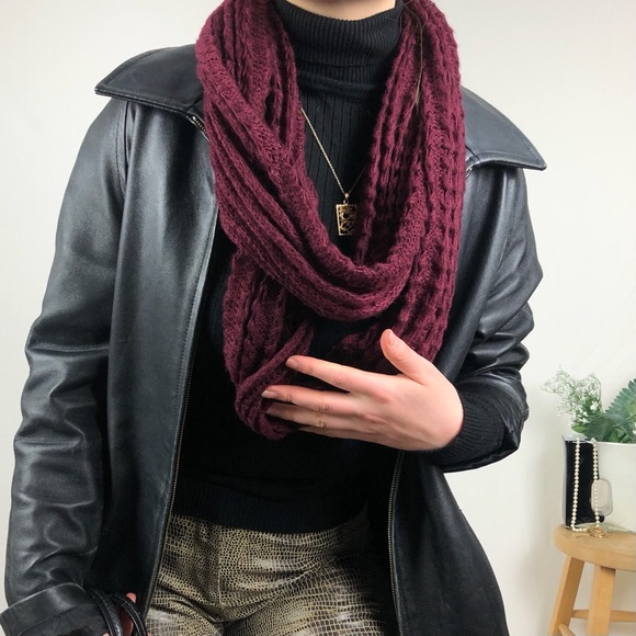 3/$20 | Maroon chunky knit infinity/circle scarf - Picture 1 of 2
